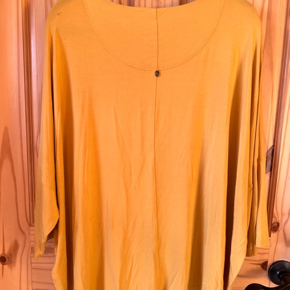 Toni T’s Woman’s yellow top - Picture 5 of 10